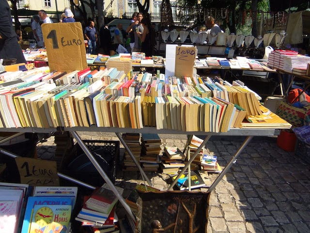 Livros à venda na Feira da Ladra em Lisboa