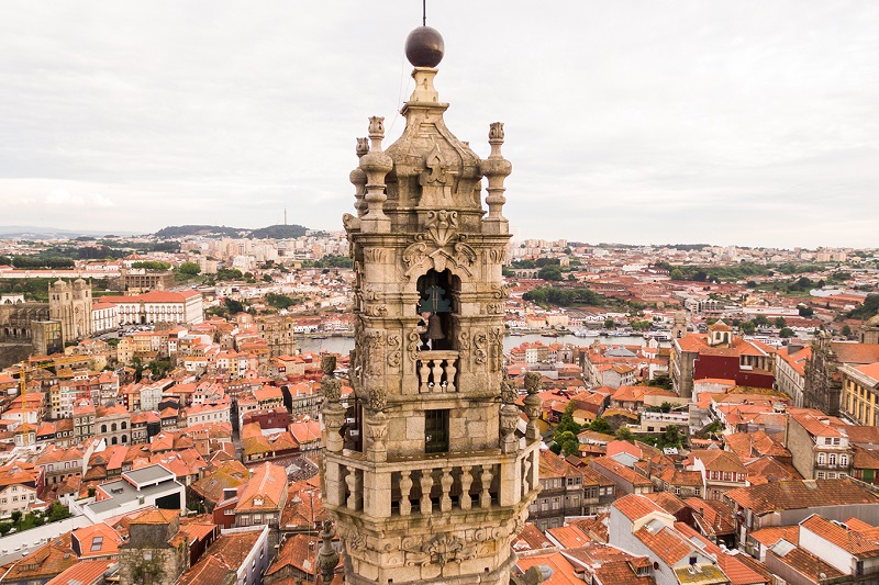 Topo da Torre dos Clérigos no Porto