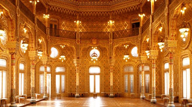 Salão árabe do Palácio da Bolsa no Porto