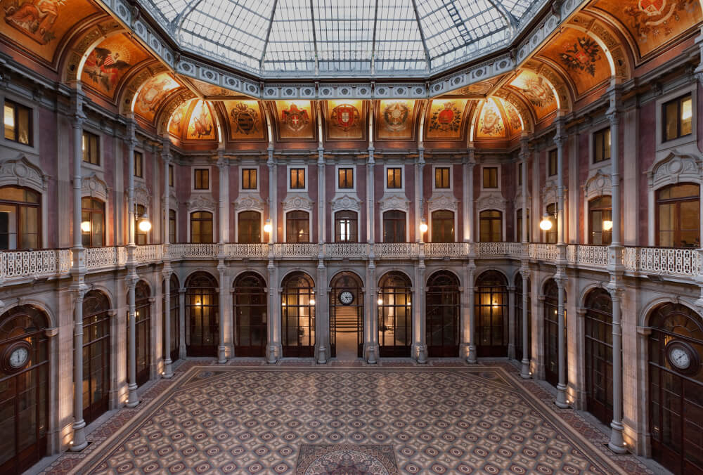 Salão central do Palácio da Bolsa no Porto