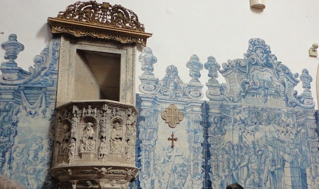 Detalhe azulejo da Igreja do Mosteiro de Santa Cruz