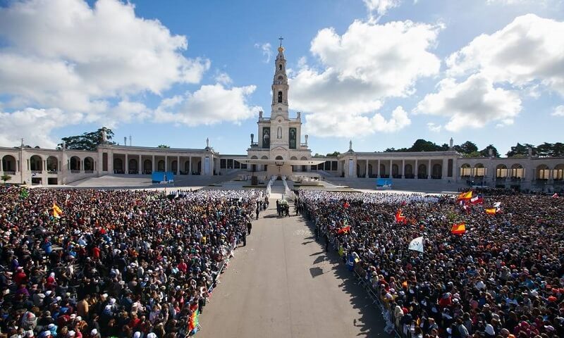 Multidão em Fátima, Portugal