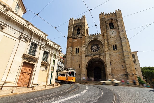 Sé e elétrico em Lisboa