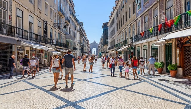 Lisboa, Portugal - rua para pedestres