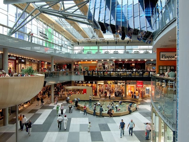Interior do Norte Shopping no Porto