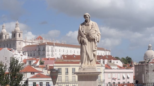 Estátua em homenagem a São Vicente