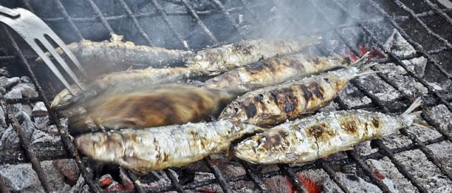 Comer sardinhas em Lisboa