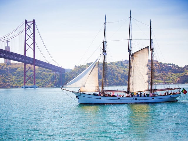 Passeio de barco em Lisboa