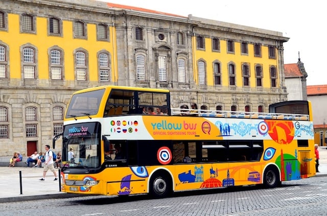 Ônibus Hop On Hop Off no centro do Porto
