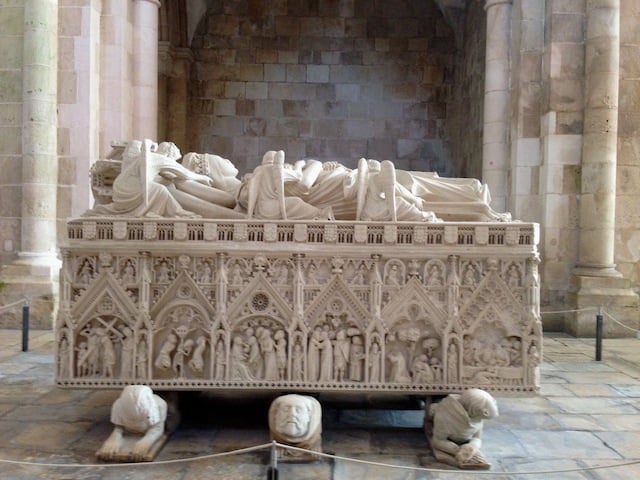 Túmulo D. Inês no Mosteiro de Alcobaça