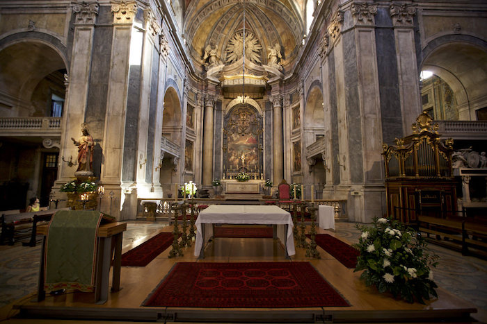 Basílica da Estrela - órgão e altar
