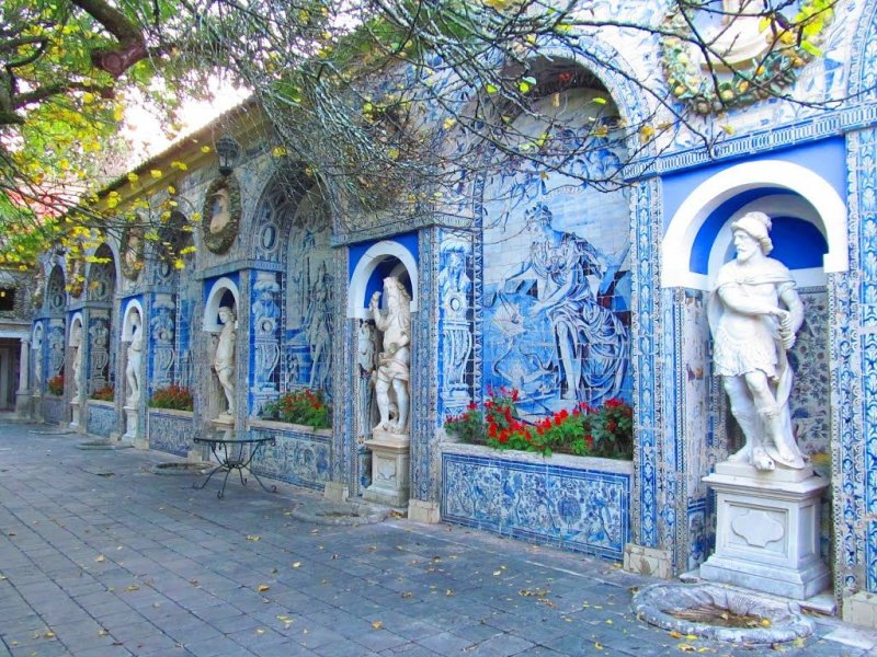 Esculturas no Palácio dos Marqueses da Fronteira em Lisboa