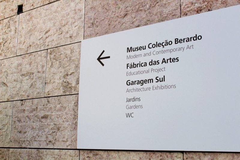 Placa indicando o Museu Coleção Berardo em Lisboa