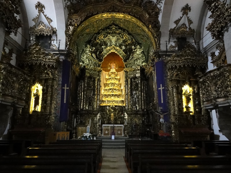 Detalhes do altar da Igreja das Carmelitas no Porto