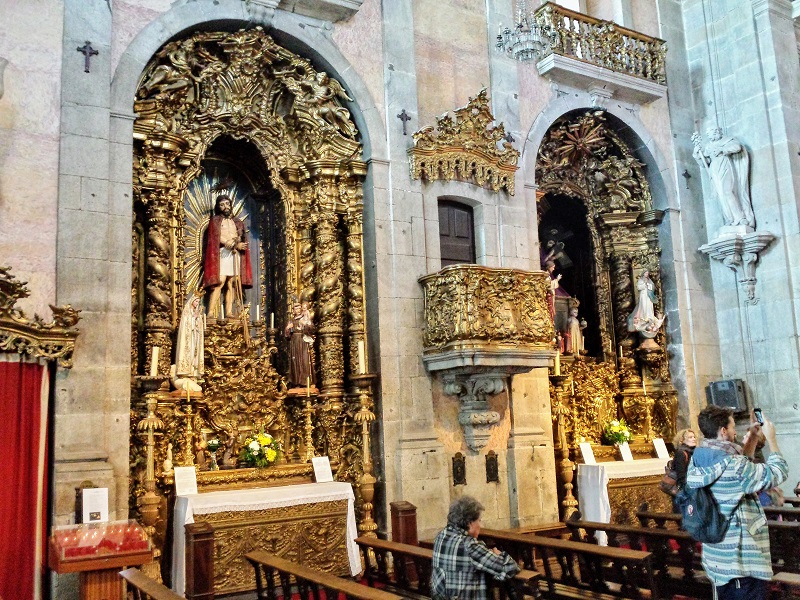Decoração no interior da Igreja do Carmo no Porto