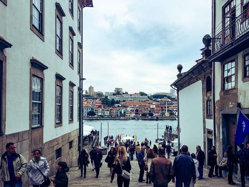 Casa do Infante e rio Douro ao fundo no Porto