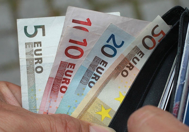 Notas de euro em carteira