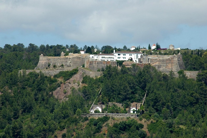 Castelo de São Filipe visto de longe