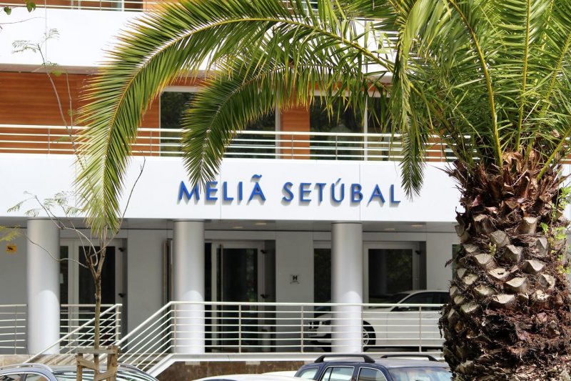 Entrada do hotel Meliã em Setúbal