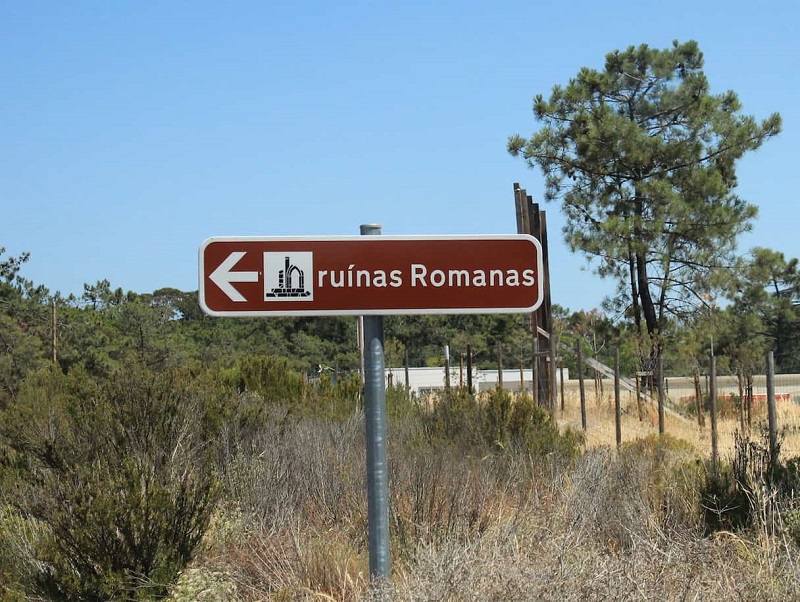 Placa indicando Ruínas Romanas de Tróia em Setúbal